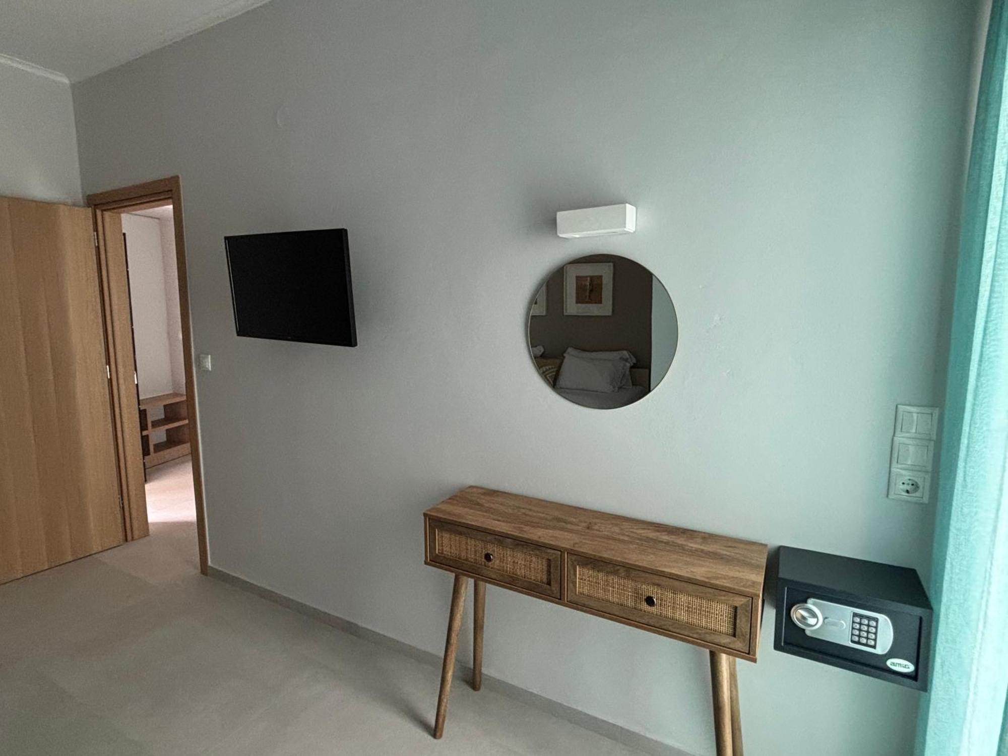 Ninemia Beach Hotel & Suites Agia Marina Eksteriør billede